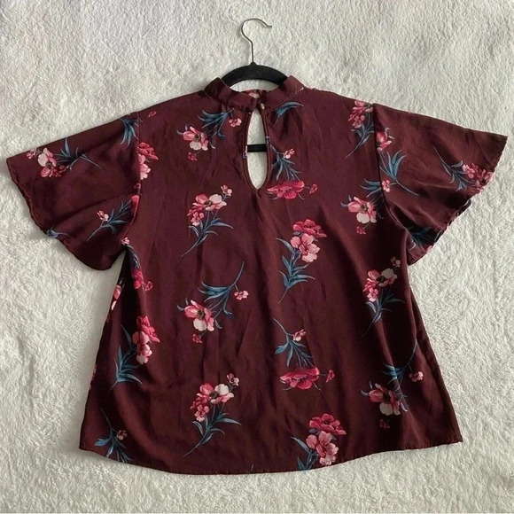 Floral Keyhole Top​ - Picture 4 of 5